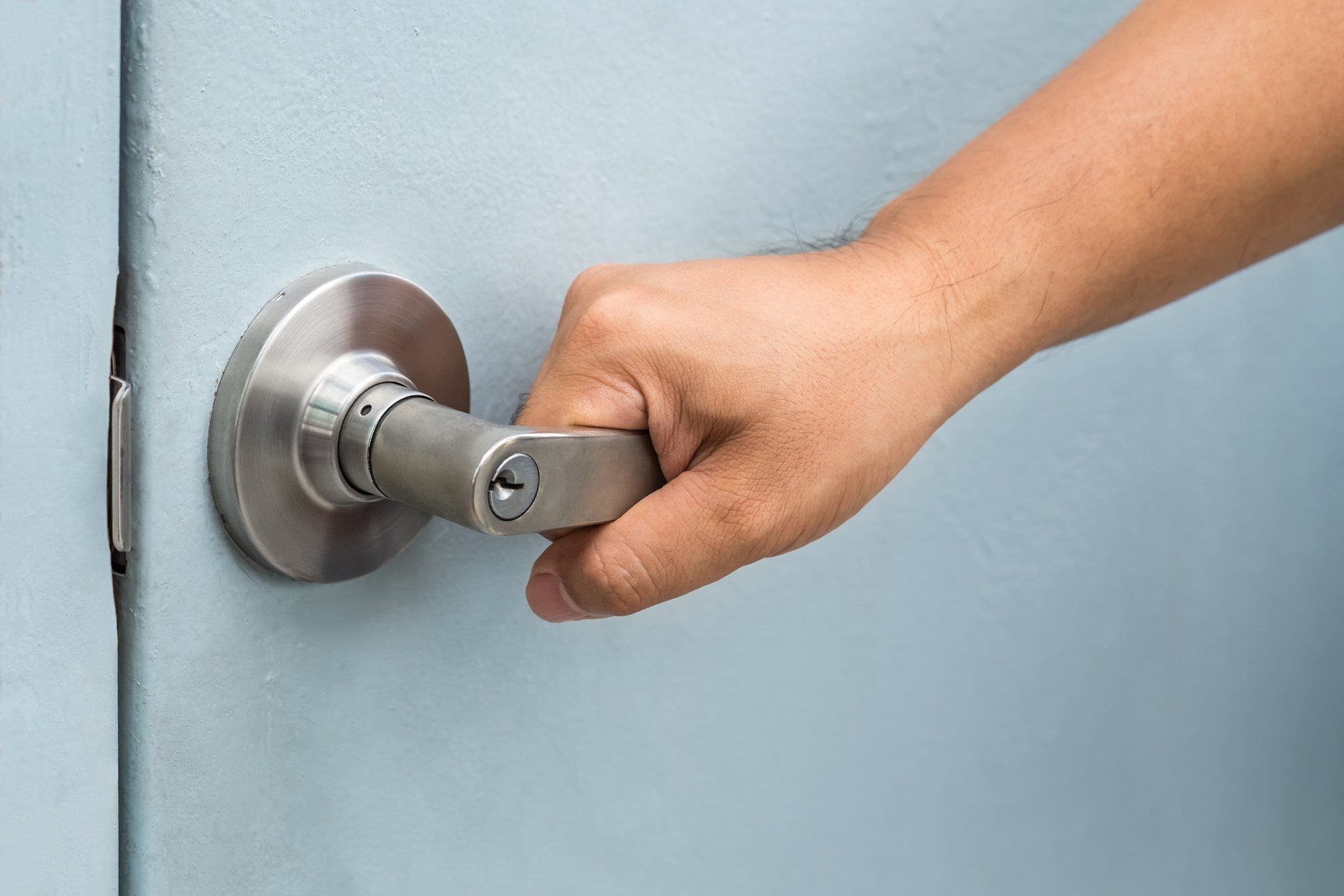 Hand_doorknob_office